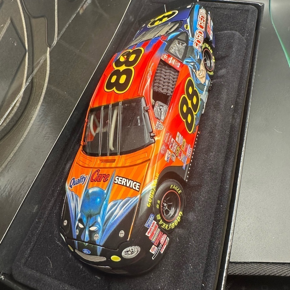 1998 Dale Jarrett Elite 50th Anniversary #88 Batman Ford Credit Die-Cast NASCAR - Picture 6 of 17